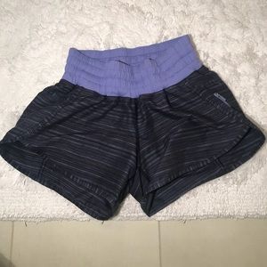 🦄🦄RARE Lululemon 4” run short